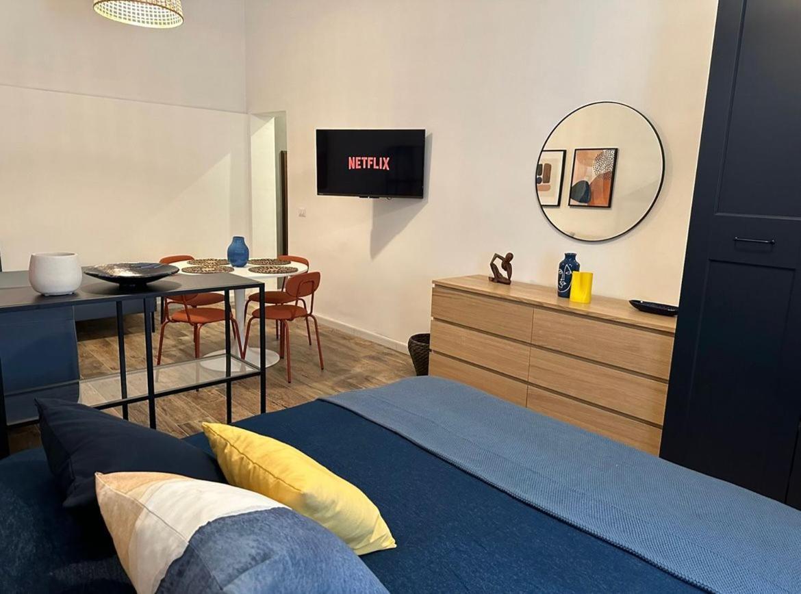 Etna Charme Apartment คาตาเนีย ภายนอก รูปภาพ