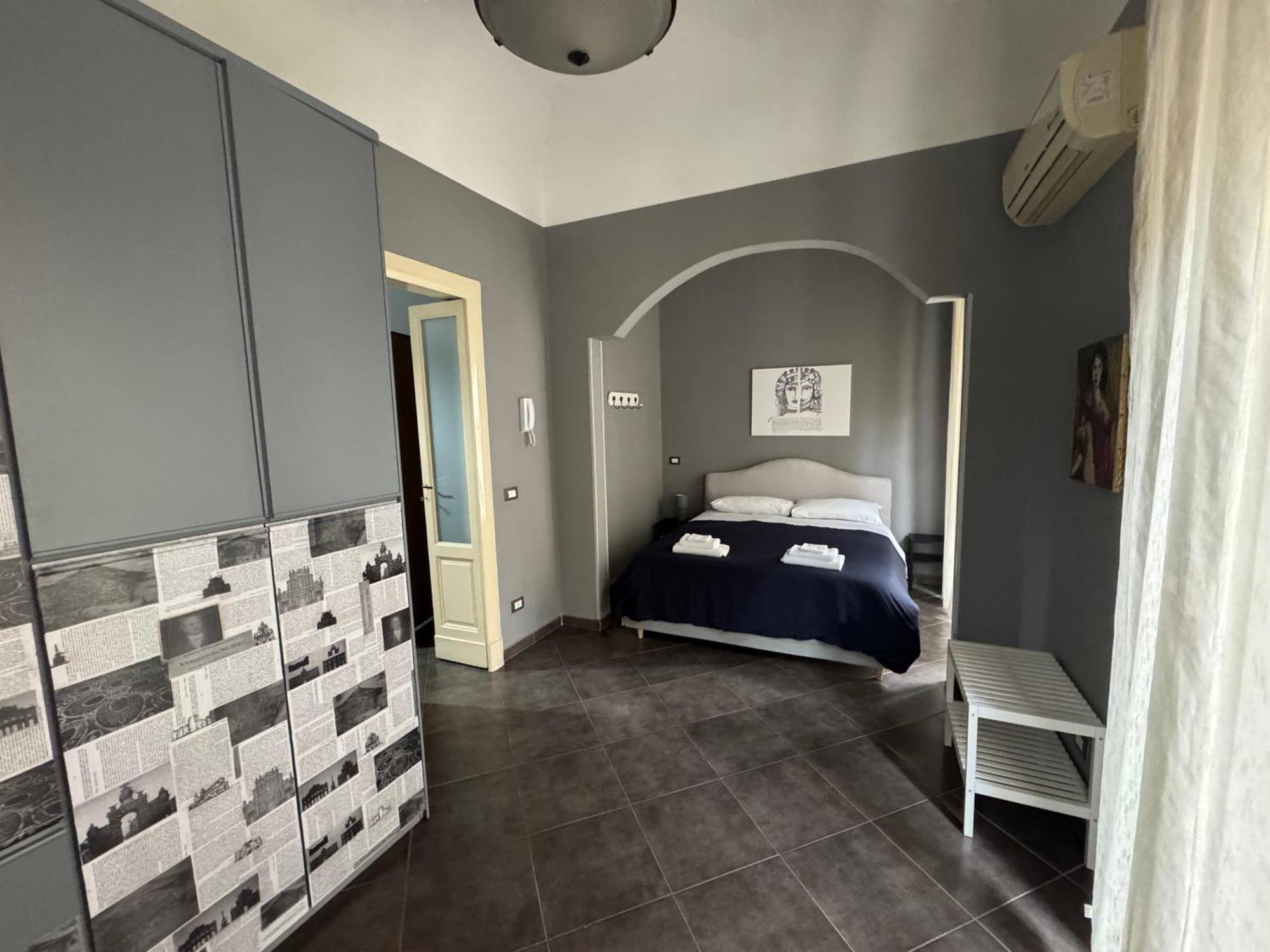 Etna Charme Apartment คาตาเนีย ภายนอก รูปภาพ